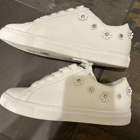 ASOS design white sneakers with flower rhinestone detail - Picture 4 of 6